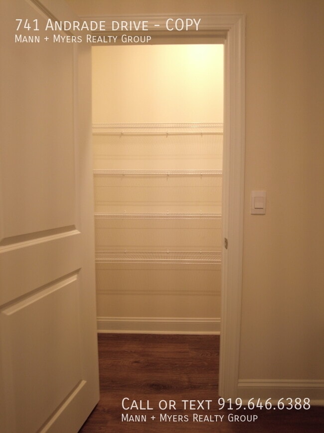 Building Photo - 741 Andrade Dr