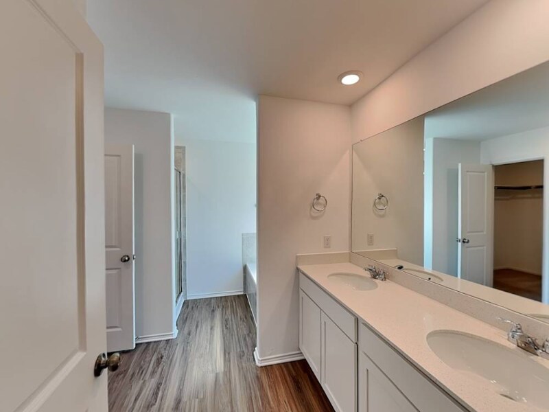 Building Photo - 10500 Steinbeck Dr