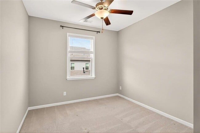 Building Photo - 3960 Redwood Dr