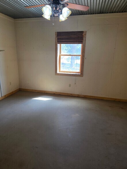 Building Photo - 24885 Timothy Rd