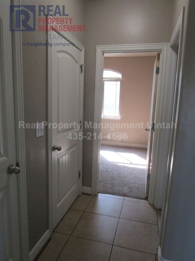 Building Photo - Beautiful 6 bedroom, 3 Bath, 3 Car Garage ...