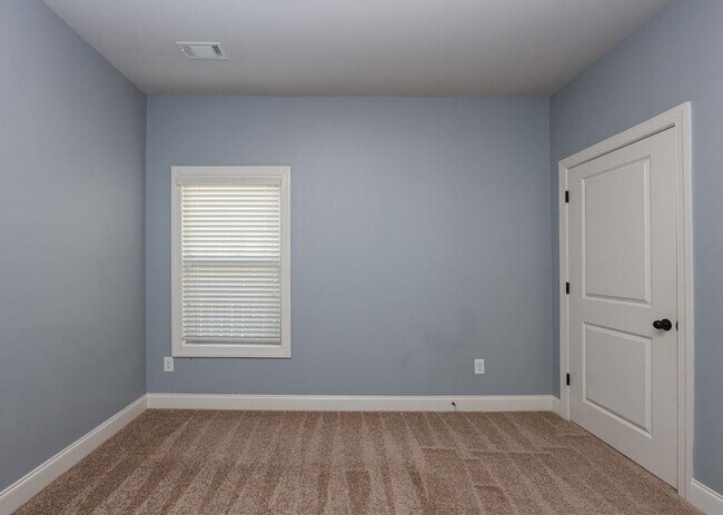 Building Photo - 4669 Sierra Creek Dr NE