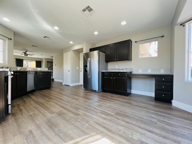 Building Photo - Charming 3-Bedroom Home in a Vibrant Commu...