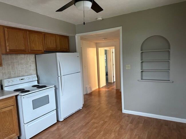 Building Photo - Remodeled 2 Bedroom House for Rent