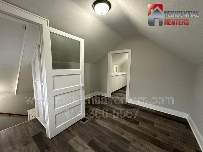 Building Photo - 4220 W Hampton Ave