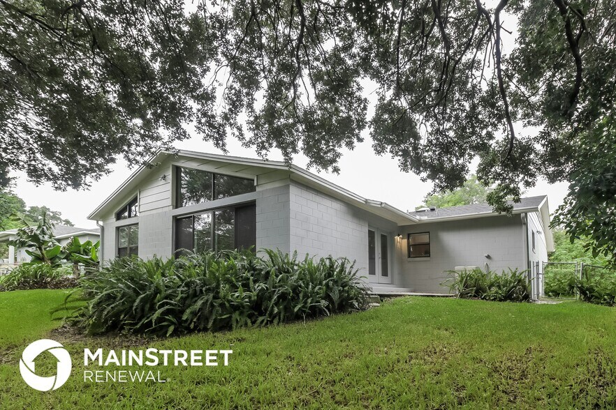 Building Photo - 1305 Ridgefield Ave