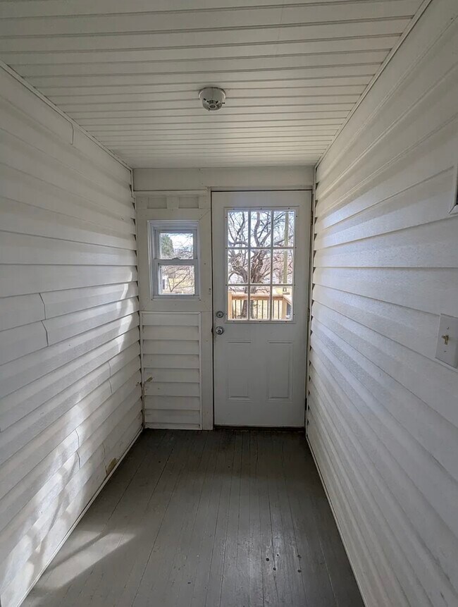 Building Photo - 606 Park Ave