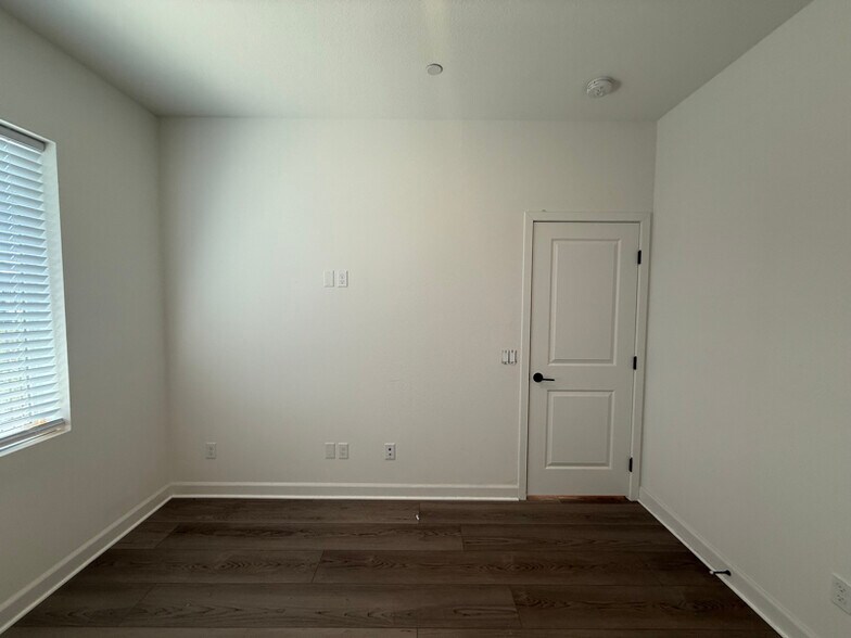 Building Photo - 11812 Ella Ln