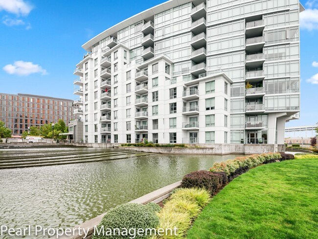 Building Photo - Waterfront Pearl - 1 bed/1.5 bath/den sw corner unit with parking/2 balconies/river view/most uti...