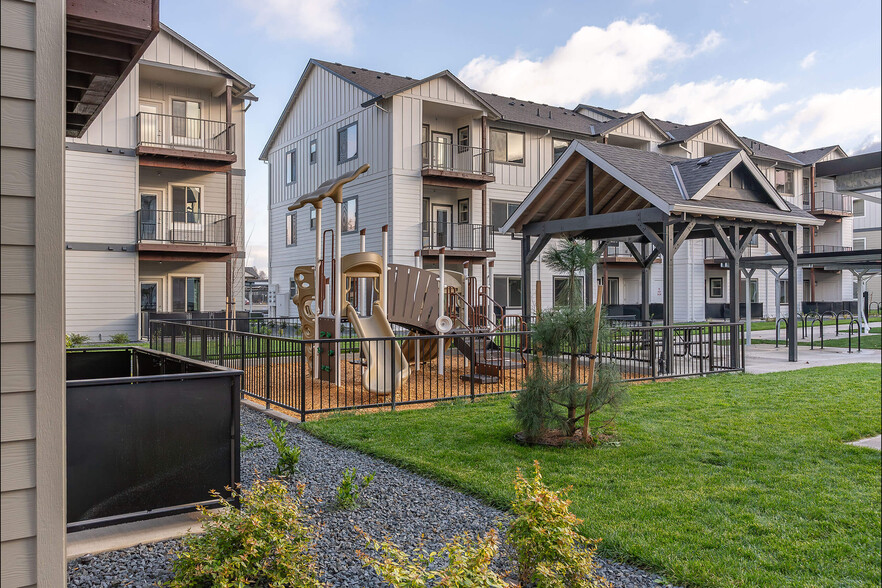 Primary Photo - Woodburn Place Apartment Homes