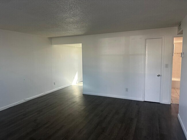 Building Photo - 23 SE 12th St