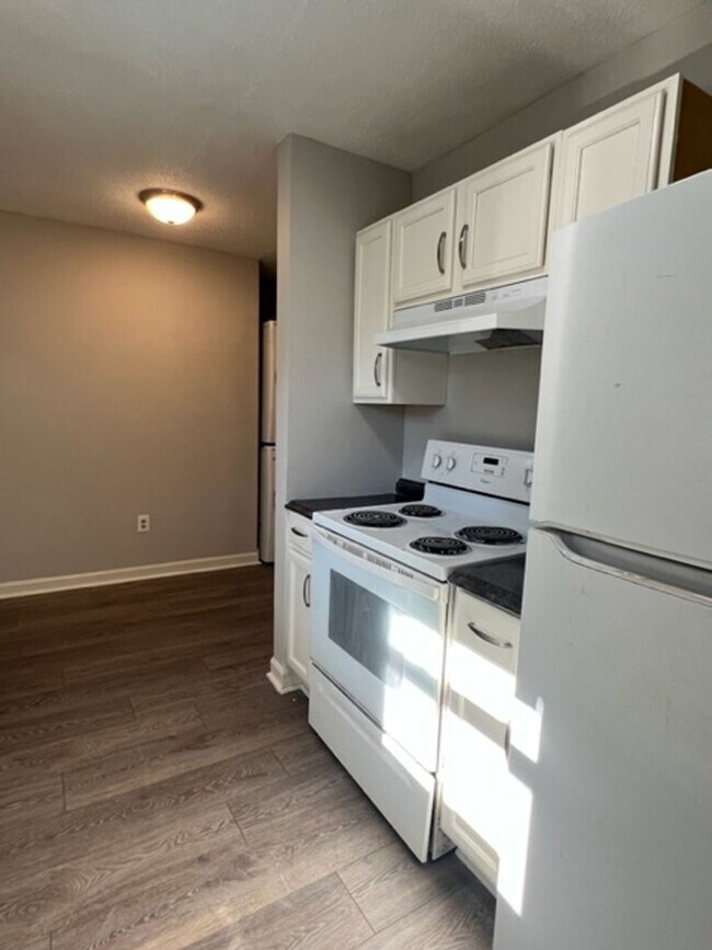 Building Photo - Tons of curb appeal! Close to downtown Spa...