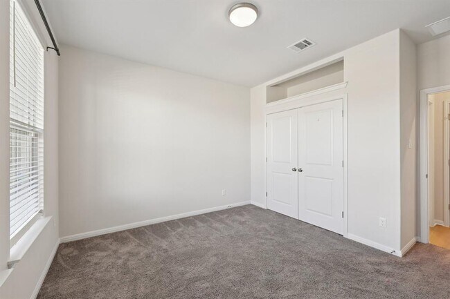 Building Photo - 308 Castlefields St