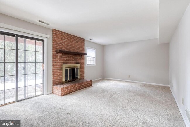 Building Photo - 38 Tudor Ct