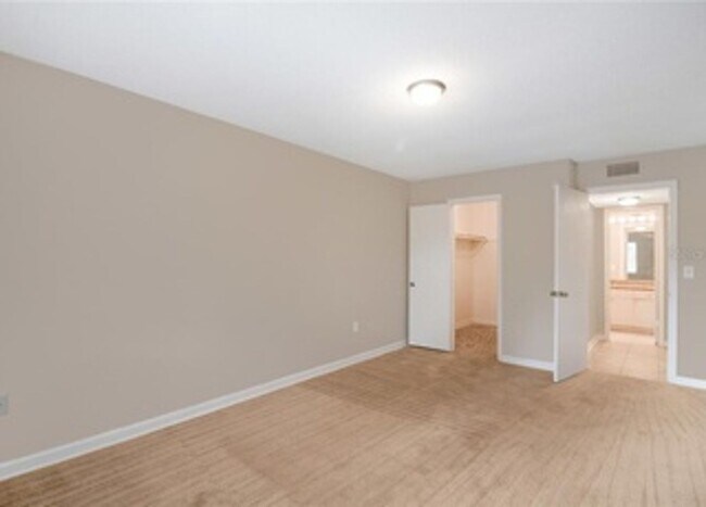 Building Photo - 484 Banyon Tree Cir