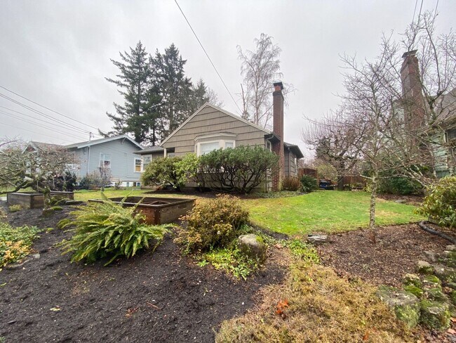 Building Photo - 4643 NE 38th Ave