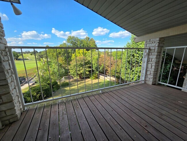 Building Photo - 2212 Rock Creek Dr