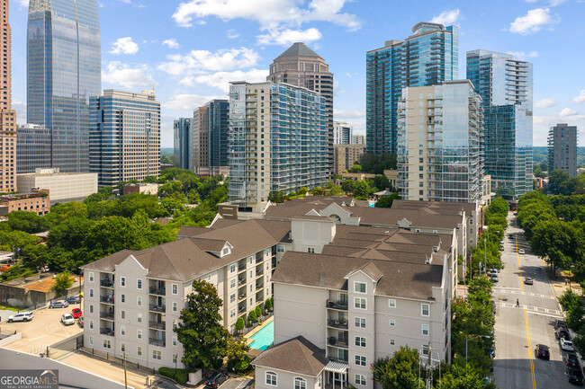 Building Photo - 1074 Peachtree Walk NE