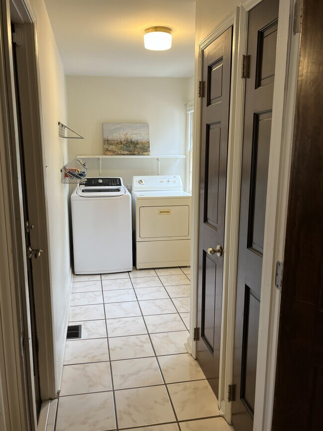 Building Photo - Sandy Springs Rental Home