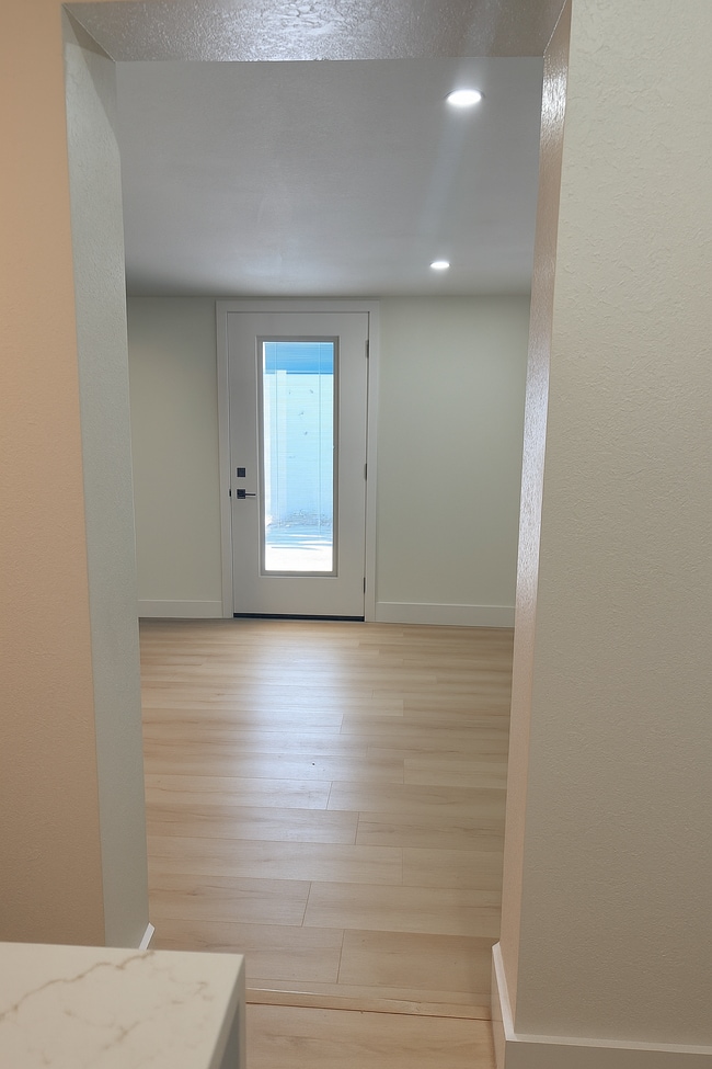 Building Photo - 8003 Somerset Ln