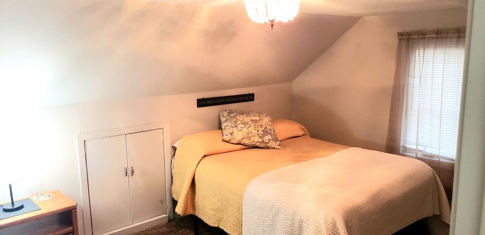 Bedroom - 800 18th Ave NE