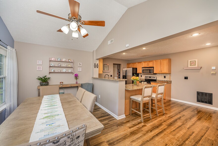 Building Photo - 451 Indian Lake Dr