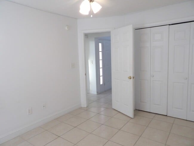 Building Photo - 5040 Capulet Cir