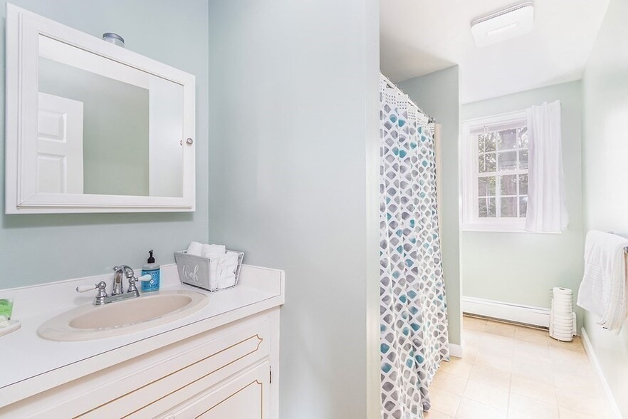 Building Photo - 67 Old Post Rd