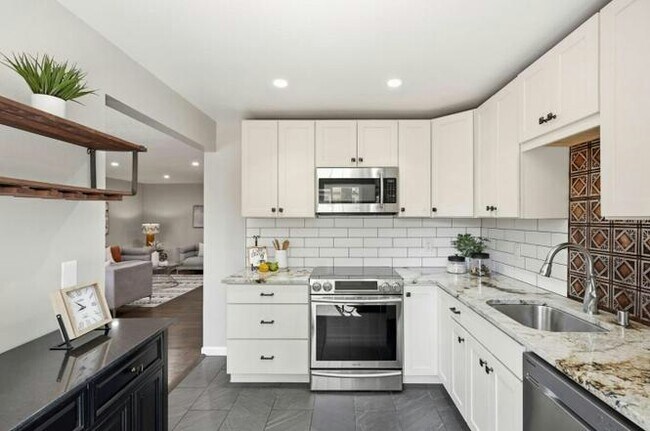 Building Photo - 1458 Hudson St