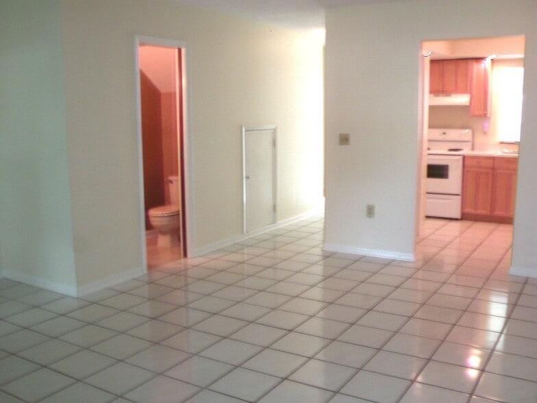 Building Photo - 110 N Tampania Ave