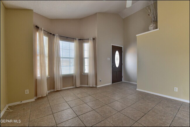 Building Photo - 683 Teichelkamp Dr