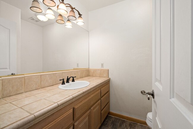 Building Photo - Beautiful 4-Bedroom, 2.5-Bathroom Home in ...