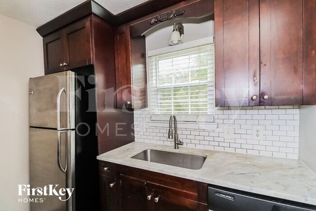 Building Photo - 10635 Plantation Bridge Dr