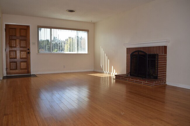 Building Photo - 5525 Forestwood Dr