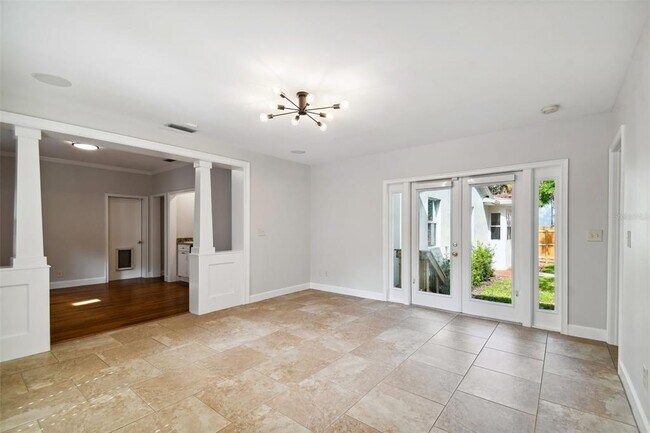 Building Photo - 2918 W Coachman Ave