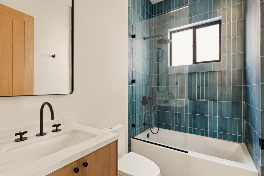 Building Photo - 17850 Saticoy St