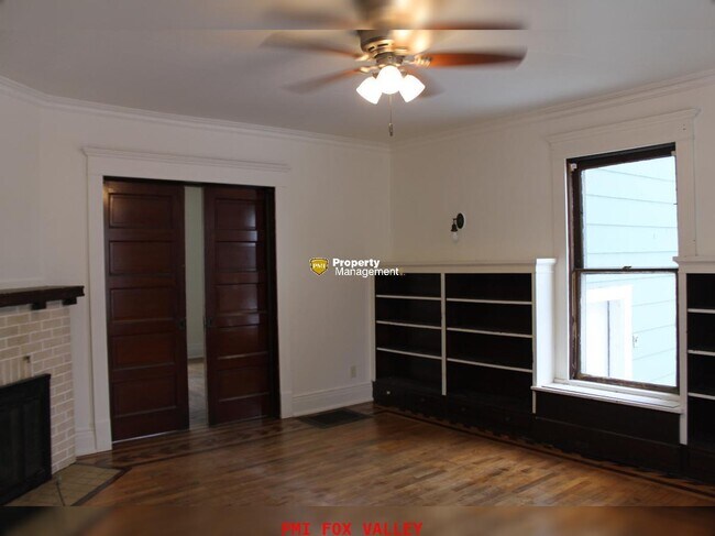 Building Photo - 4 Bedrooms 2 Kitchens & 2 Bathrooms