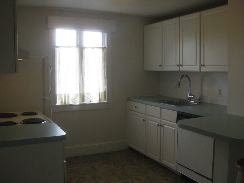 Building Photo - 300 Inman Terrace