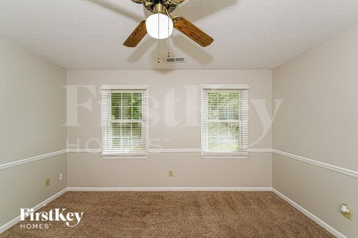 Building Photo - 1313 Colonial Way