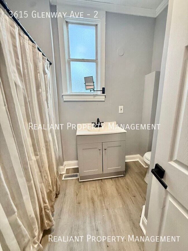 Building Photo - 3615 Glenway Ave