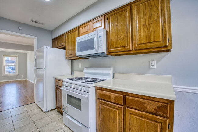 Building Photo - 5540 Finespun Last