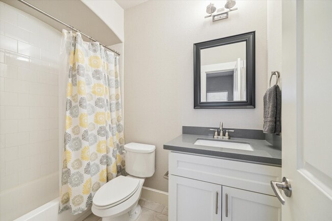 Building Photo - 829 Wakefield Dr