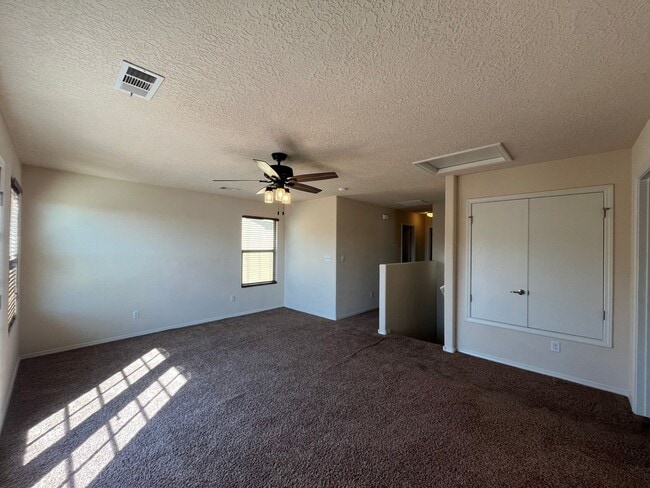 Building Photo - Roomy 3 Bedroom 2 Bathroom Home In Los Lunas!