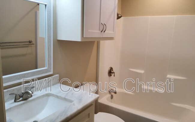 Building Photo - 2934 Carver Dr