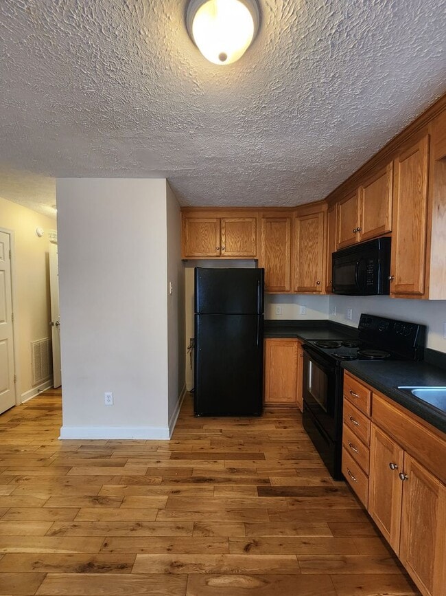 Building Photo - Asheville Rental!