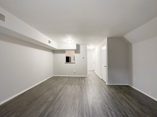 Building Photo - COMING SOON! Charming 2-Bed, 1.5-Bath Retr...