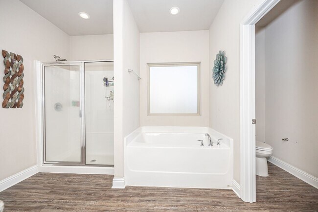 Building Photo - Beautiful 4 Bedroom 3 Bath Home!