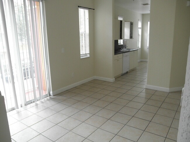 Building Photo - Shoma Townhomes