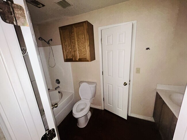 Building Photo - 2009 Charleston Ct