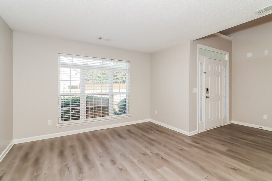 Building Photo - 6640 Delaware Bend